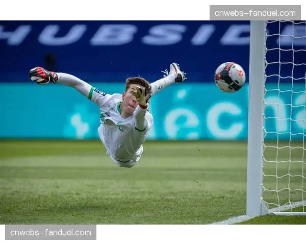 半场:尼斯0-0里尔,双方中场绞杀激烈,肋部空档难觅 半场:尼斯0-0里尔,双方中场绞杀激烈,肋部空档难觅