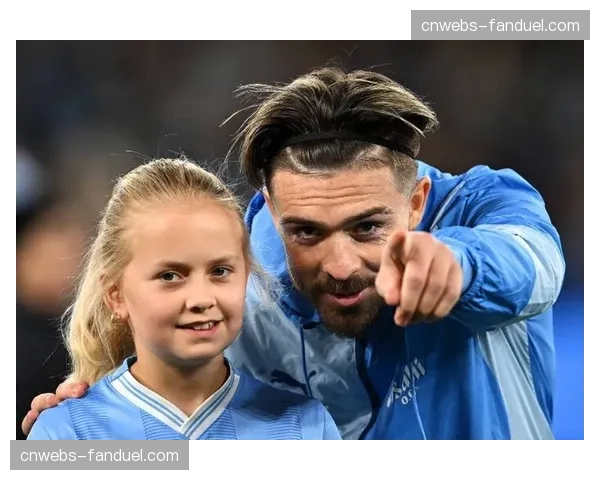 镜报：格拉利什已恢复完整训练，周末可进入比赛名单