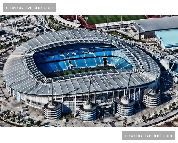 曼城与曼彻斯特大学合作开设足球管理硕士学位，首批学员已入学